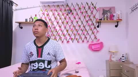 anna_and_masterboy online show from May 23, 1:33 am