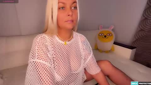 Snapshot of anna_bali chatting on December 7, 6:32 am Anna online show from December 7, 6:32 am