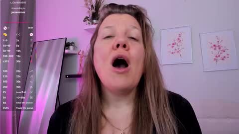 Snapshot of anna_bones chatting on September 17, 5:53 am Anna online show from September 17, 5:53 am