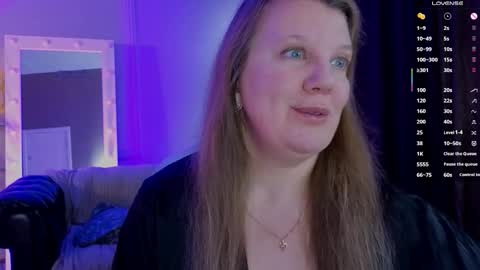 Snapshot of anna_bones chatting on September 18, 10:06 am Anna online show from September 18, 10:06 am