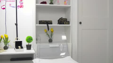 Anna online show from November 6, 12:39 pm