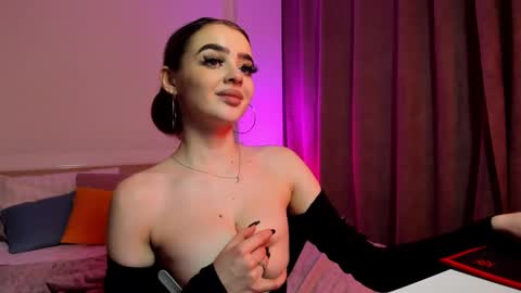 Anna online show from February 6, 7:51 pm