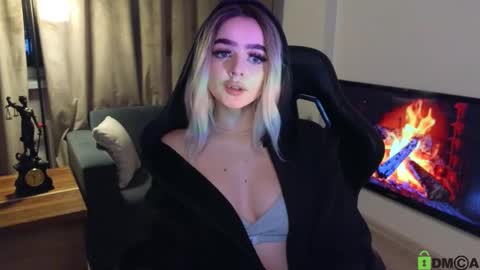 Anna online show from February 7, 6:13 pm