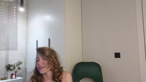 Snapshot of anna_ralphs chatting on December 14, 3:12 am Anna online show from December 14, 3:12 am