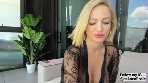 Snapshot of anna_royale chatting on January 20, 2:22 am Anna online show from January 20, 2:22 am