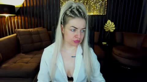 anna_snow9 online show from May 1, 5:56 am
