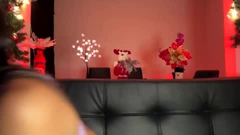 annaa__ online show from December 9, 1:07 am