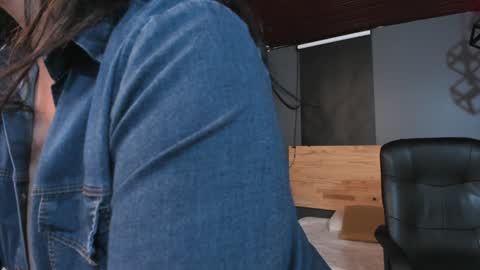 Snapshot of annaa_rose chatting on January 12, 3:28 am Anna online show from January 12, 3:28 am