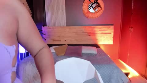 Snapshot of annaa_rose chatting on November 27, 3:08 am Anna online show from November 27, 3:08 am