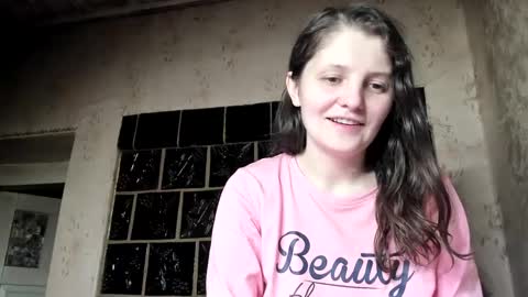 Snapshot of annaahcharm chatting on December 4, 6:11 am annaahcharm online show from December 4, 6:11 am