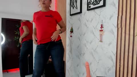 Snapshot of annaarela chatting on November 28, 11:24 am Annaarela online show from November 28, 11:24 am