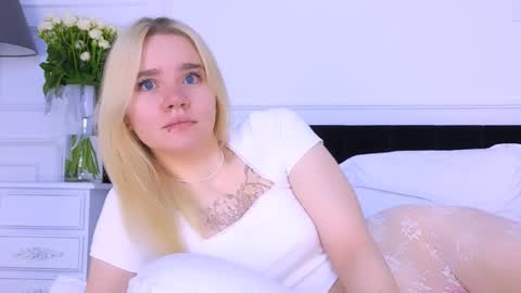 Snapshot of annabellelu chatting on October 5, 2:21 am AnnaBelle online show from October 5, 2:21 am