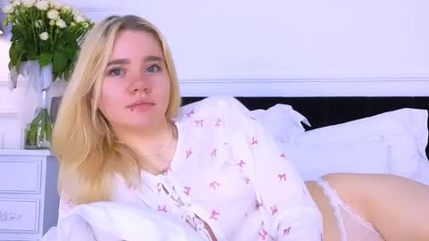 Snapshot of annabellelu chatting on October 8, 2:31 am AnnaBelle online show from October 8, 2:31 am