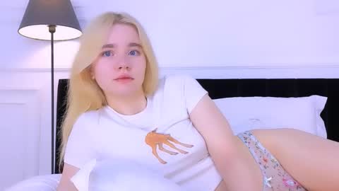 Snapshot of annabellelu chatting on November 9, 2:32 am AnnaBelle online show from November 9, 2:32 am