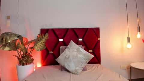 AnnaBrooks online show from March 5, 11:45 pm