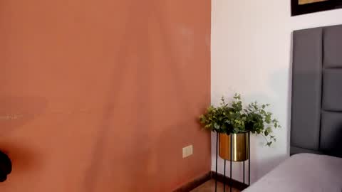 AnnaBrooks online show from April 22, 12:35 am