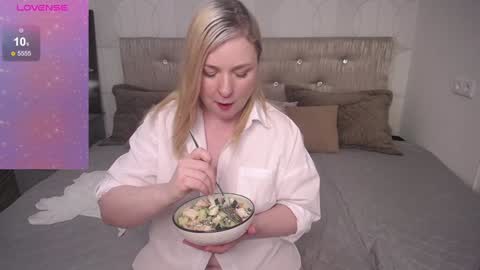 AnnaCherri online show from February 3, 8:13 am