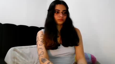 Snapshot of annacrow chatting on May 27, 1:57 am Anna online show from May 27, 1:57 am