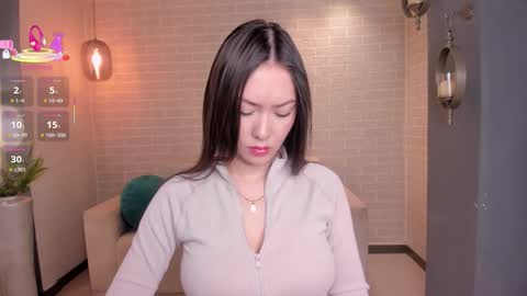 annahoffman_ online show from September 26, 12:20 pm