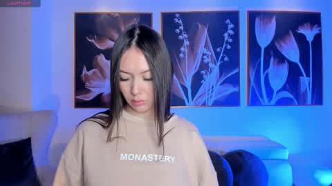 annahoffman_ online show from October 16, 1:12 pm