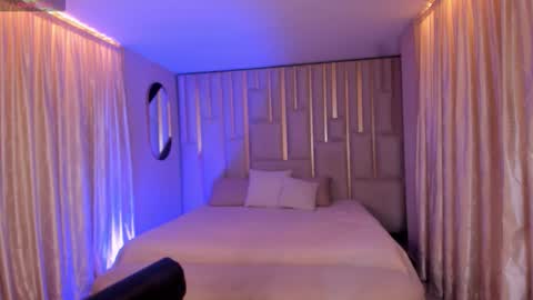 annahoffman_ online show from October 27, 1:04 pm