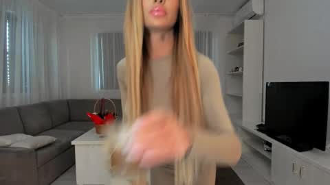 annaise  online show from January 16, 8:07 am