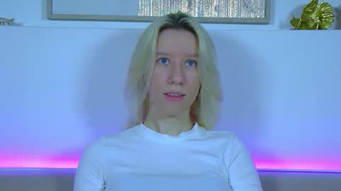 Snapshot of annamaisie chatting on November 26, 6:36 am Anna online show from November 26, 6:36 am