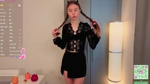 Snapshot of annamarie_foryou chatting on October 5, 6:12 am Holly Molly Im Polly online show from October 5, 6:12 am