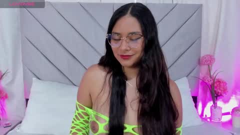 Snapshot of annaqueen_ chatting on January 9, 4:28 pm Anna online show from January 9, 4:28 pm