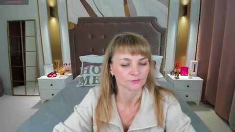 Anna online show from April 13, 1:00 am