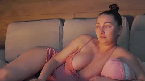 annasplash online show from October 8, 5:49 am