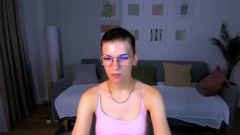 Snapshot of annathorne chatting on June 22, 4:20 am Im Anna online show from June 22, 4:20 am