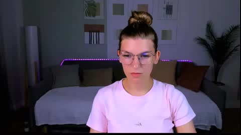Snapshot of annathorne chatting on June 24, 4:33 am Im Anna online show from June 24, 4:33 am