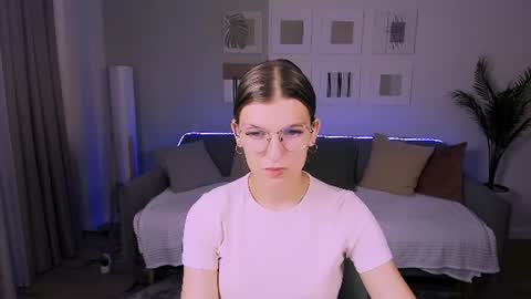 Snapshot of annathorne chatting on June 30, 4:24 am Im Anna online show from June 30, 4:24 am