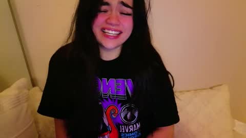 Snapshot of annatigarr chatting on October 28, 2:48 am meow online show from October 28, 2:48 am