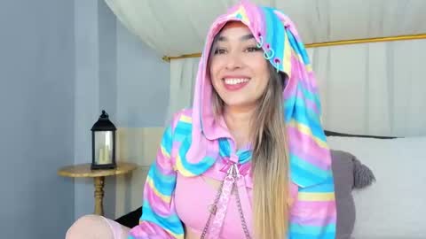 Anna Victoria online show from December 4, 6:00 am