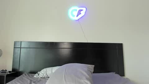 Anna online show from March 8, 6:05 pm