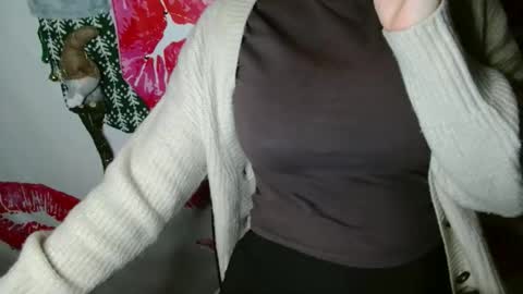 Bella online show from November 10, 6:18 pm