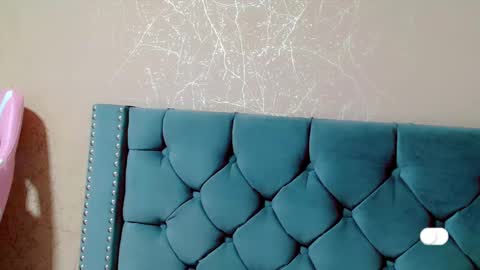 Snapshot of anne_julienne chatting on December 18, 11:19 pm       online show from December 18, 11:19 pm