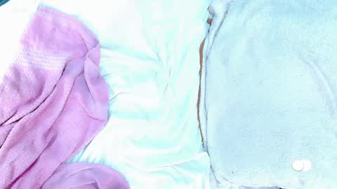 Snapshot of anne_julienne chatting on December 24, 2:22 pm       online show from December 24, 2:22 pm