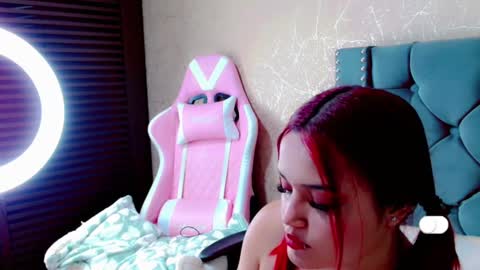 Snapshot of anne_julienne chatting on January 14, 12:00 am       online show from January 14, 12:00 am