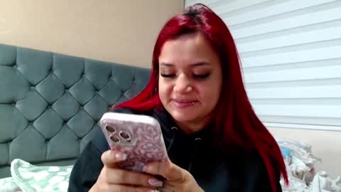 Snapshot of anne_julienne chatting on January 31, 11:24 pm       online show from January 31, 11:24 pm