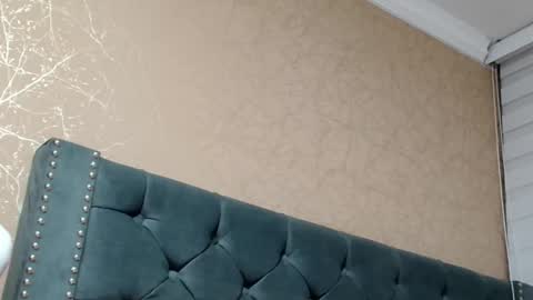 Snapshot of anne_julienne chatting on September 19, 12:45 am       online show from September 19, 12:45 am