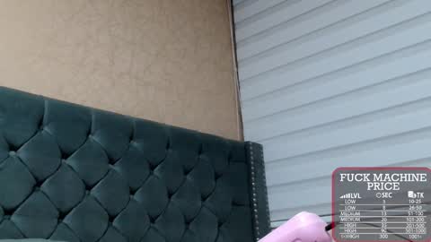 Snapshot of anne_julienne chatting on October 28, 2:04 am       online show from October 28, 2:04 am