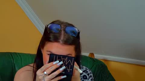 Anne online show from November 21, 7:29 am