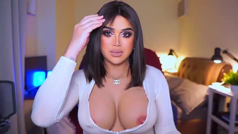 Snapshot of annecalifornia chatting on January 9, 4:08 am Anne Hart online show from January 9, 4:08 am