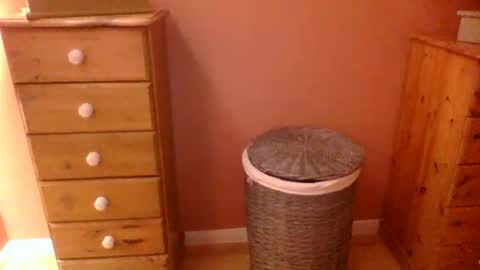 annecharlie online show from September 15, 6:35 am