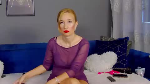 Snapshot of annehove chatting on June 25, 2:55 am Anne online show from June 25, 2:55 am
