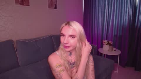 Snapshot of annetenet chatting on September 13, 9:20 am Annet online show from September 13, 9:20 am