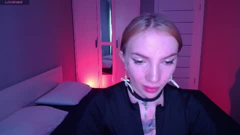 Snapshot of annetenet chatting on June 12, 8:24 am Annet online show from June 12, 8:24 am
